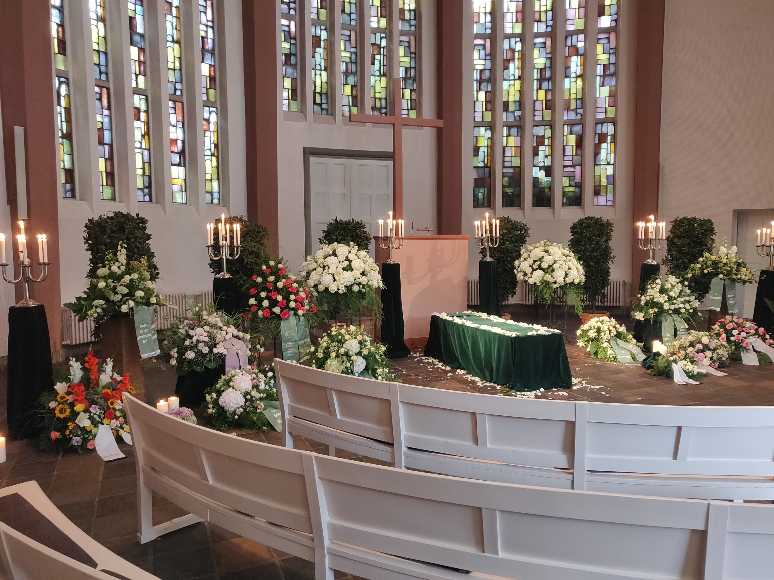 安睡多福墓園十三個基督教堂可舉行安息禮拜。